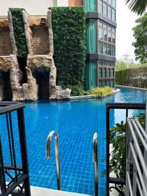 Espana Condo with pool access by AEY